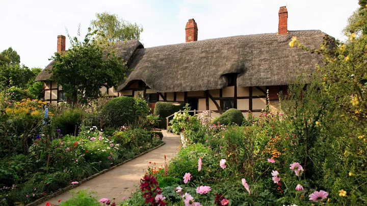 Admire Stratford-upon-Avon and return to London