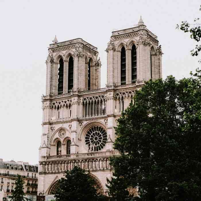  Explore the Sights of Paris