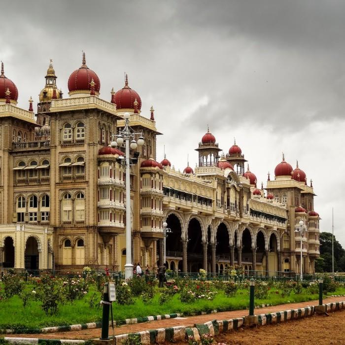 Iconic Landmarks & Culture