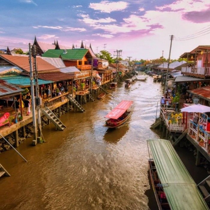 Maeklong Railway Market – Floating Market – Café