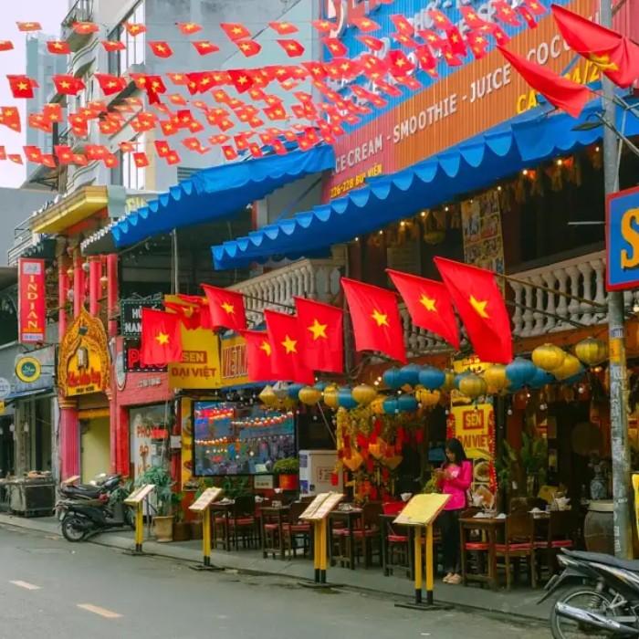 Hanoi Arrival – Street Food Tour