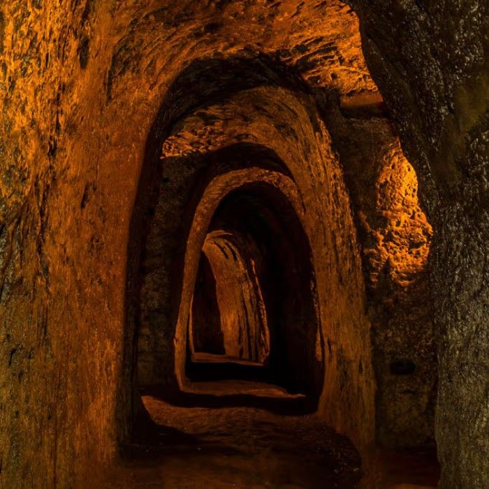 City Tour & Cu Chi Tunnels