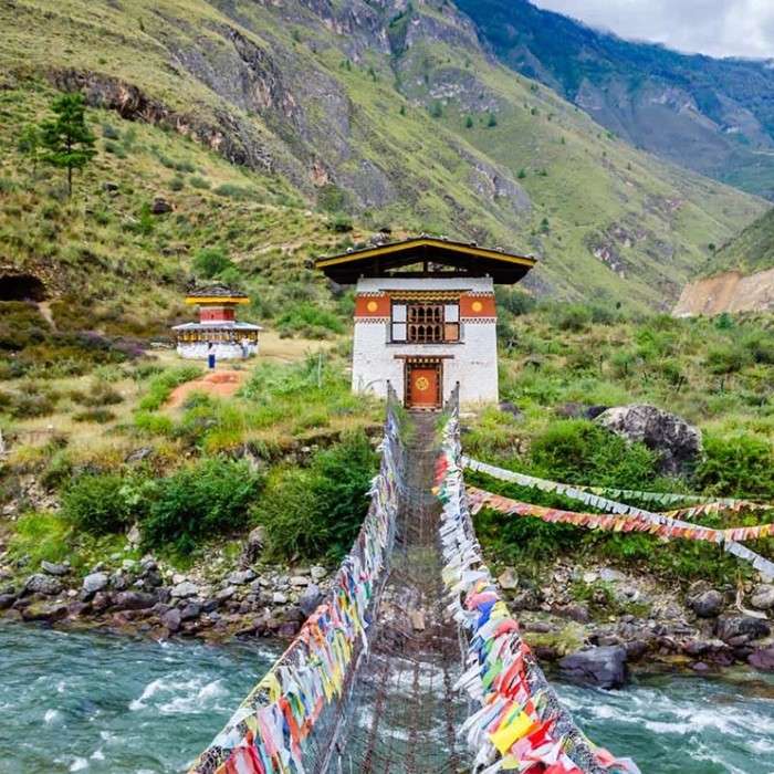 Arrival in the Land of Dragons