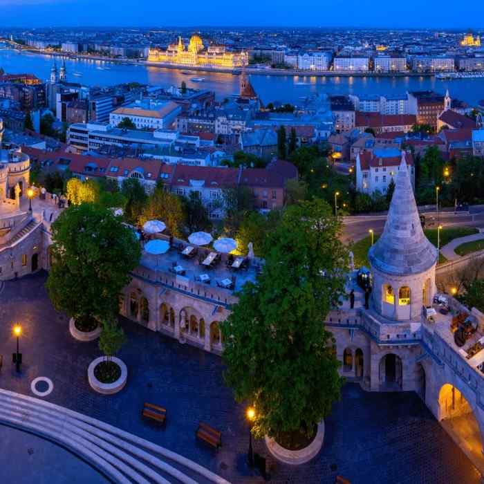 Arrival and the Capital's Charm 