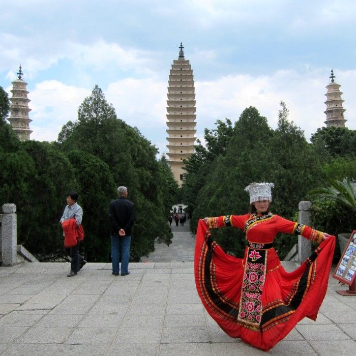 Ancient Pagodas & Lakeside Biking 