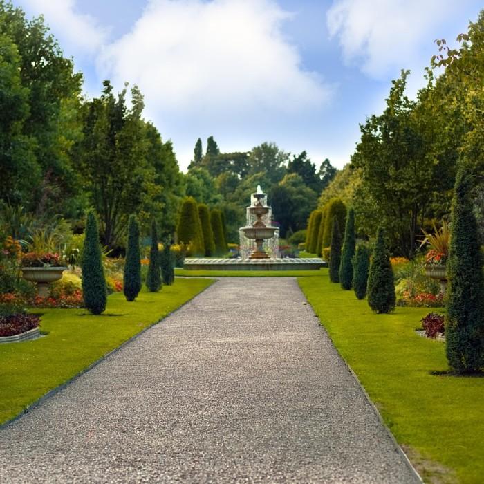 Royal Gardens and Bohemian Streets