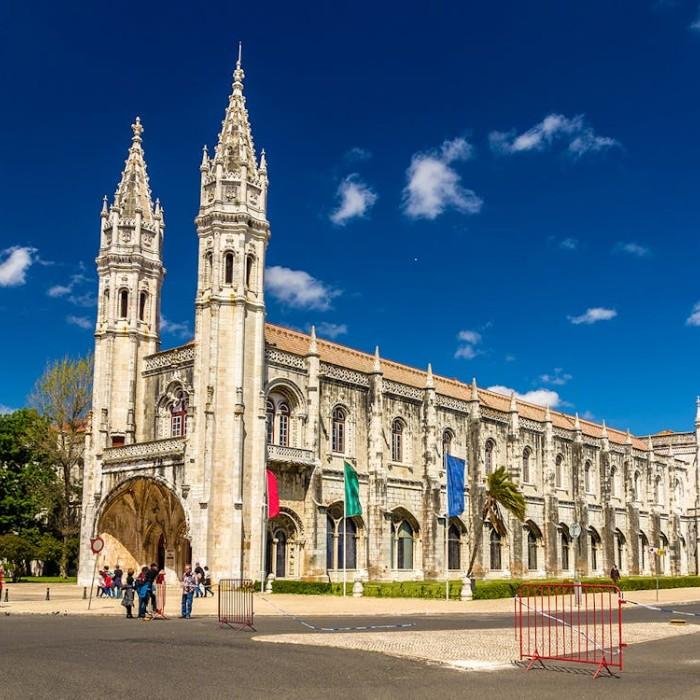 Navigators’ History & Hilltop Views